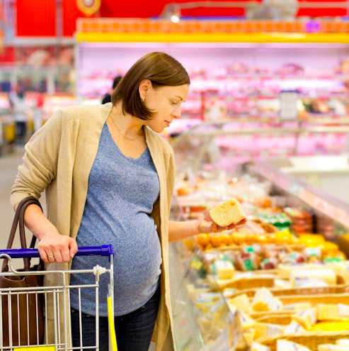 Enceinte, manger de la fêta est-il autorisé ?